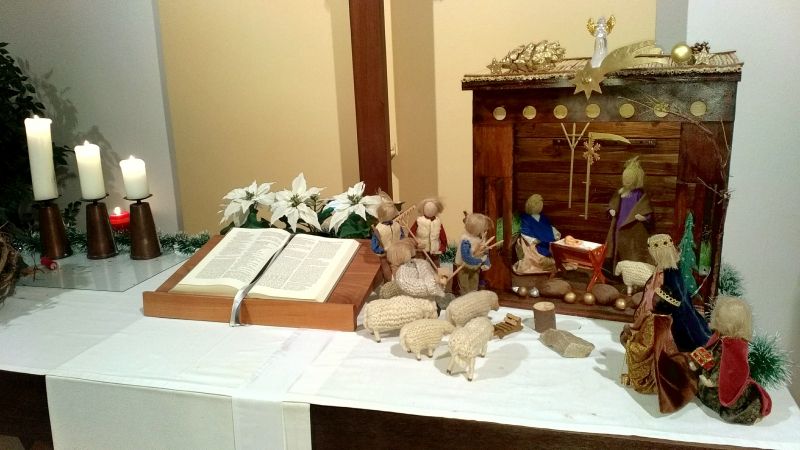 Weihnachtskrippe am Altar
